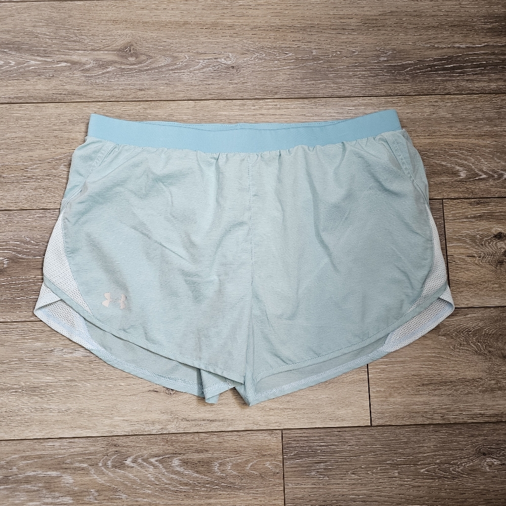 Womens under Armour shorts sz L